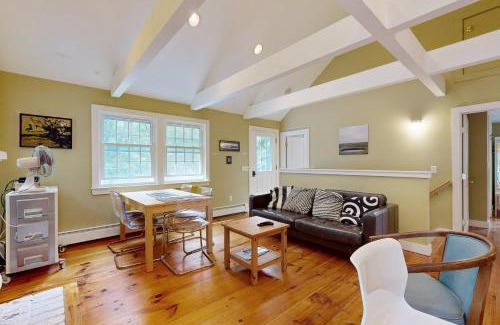 Wellfleet House | Experience Family-Friendly Comfort at Trailview Manor