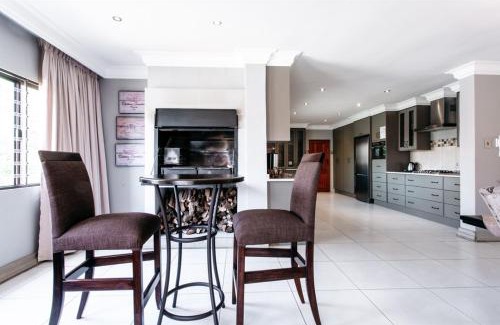 Newcastle House | Tramonto House: Child-Friendly Retreat with Top Ratings