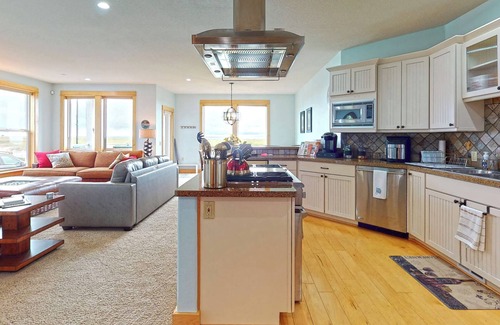 Seaside House | Seaside Beach Getaway: Pet Friendly & Oceanfront Paradise