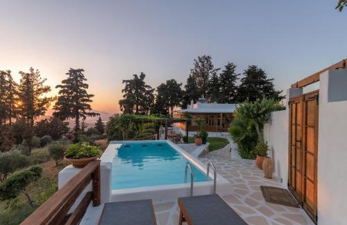 Zia Villa | Discover Tramonto Villa: 4-Star Retreat with Hot Tub