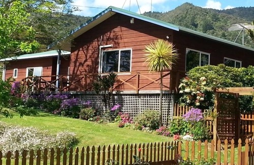 Coromandel House | Tramway Cottage, 20 minute drive to Whangapoa and New Chums Beach