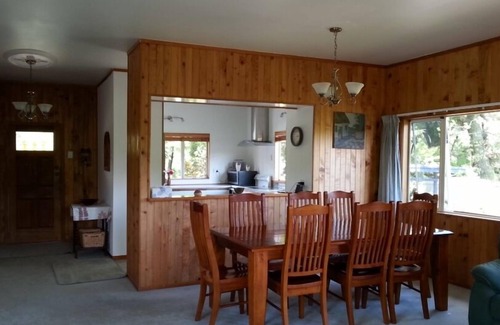 Coromandel House | Tramway Cottage, 20 minute drive to Whangapoa and New Chums Beach