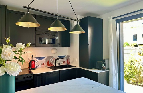 Le Bouscat Apartment | Tramway Mairie du Bouscat: Family-Friendly Stay with Garden