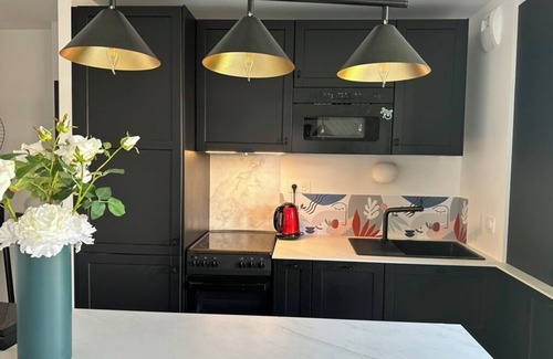 Le Bouscat Apartment | Tramway Mairie du Bouscat: Family-Friendly Stay with Garden