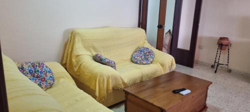 Daimuz Apartment | Trandelu: Oceanfront Paradise with Private Beach Access