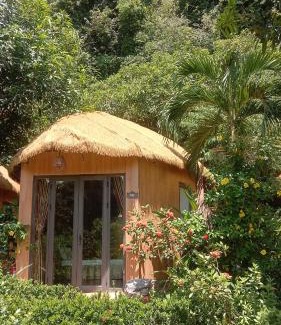 Ninh Binh Cabin | Relaxing Trang An Royal Bungalow with Oceanfront Amenities