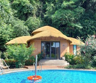 Ninh Binh Cabin | Relaxing Trang An Royal Bungalow with Oceanfront Amenities