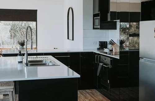 Tranmere House | Seaside Serenity at Tranmere: Family-Friendly Comfort
