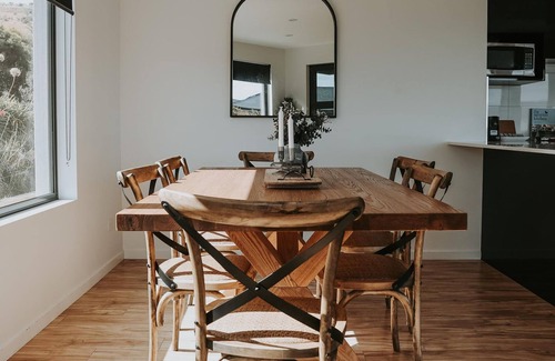 Tranmere House | Seaside Serenity at Tranmere: Family-Friendly Comfort