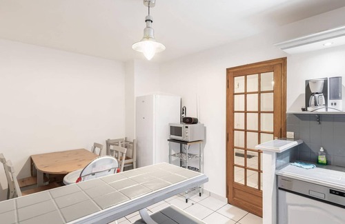 Englesqueville-la-Percee House | Tranquil Garden Retreat: Guest Rated 10/10, Family Friendly
