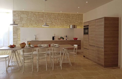 Villeseque-des-Corbieres Apartment | Premier Terrace Flat: Guest Rated 10/10, Pet-Friendly Oasis