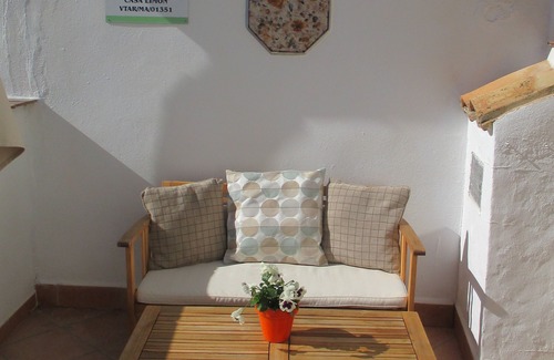 Villanueva de Algaidas Cottage | Tranquil 2 Bedroom cottage with pool, close to Lake Iznájar.