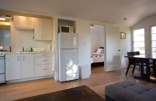 Mid Central House | Serene 1-Bedroom Guesthouse with Mountain Views & Spa