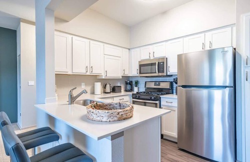 Willow Run Apartment | Tranquil 1BR King Suite | Pool, Parking & Gym 01