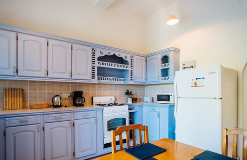 Hillsborough Apartment | Serene 2 Bed Apartment with Ocean View & Hot Tub Retreat