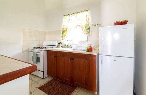 Welches Apartment | Peaceful 2 Bedroom Apt on Vibrant South Coast with Ocean View