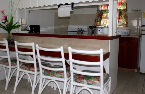 Welches Apartment | Peaceful 2 Bedroom Apt on Vibrant South Coast with Ocean View