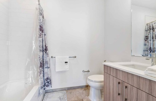 Thompson Square - Bunker Hill Apartment | Serene 2BR Apartment with Breathtaking Views & Pet Friendly