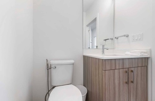 Thompson Square - Bunker Hill Apartment | Serene 2BR Apartment with Breathtaking Views & Pet Friendly