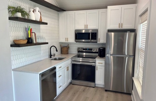 Burton Other | Serene 2 BR Farm Retreat with Spa & Pool Near Round Top