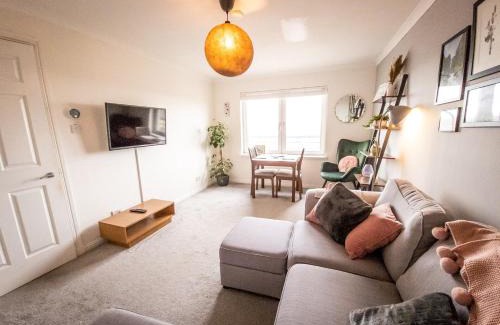Falkirk Apartment | Peaceful 2Bed/2Bath Duplex in Falkirk - Family Friendly Stay