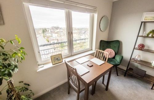 Falkirk Apartment | Peaceful 2Bed/2Bath Duplex in Falkirk - Family Friendly Stay