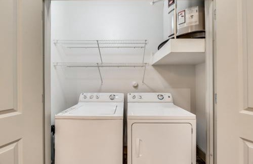 Dallas Apartment | Serene 2BR Retreat with Pool, Gym & Workspace Access