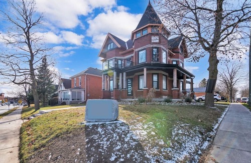 Shelburne Apartment | Serene 2BR Triplex in the Heart of Shelburne
