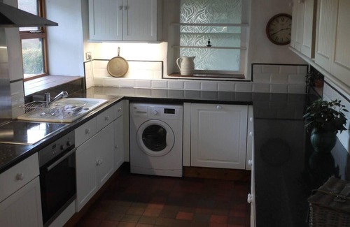 Pennant Melangell House | Serene 3-Bed Cottage with Lake Views and Pet Friendly Perks