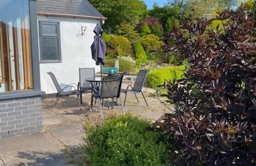 Pennant Melangell House | Serene 3-Bed Cottage with Lake Views and Pet Friendly Perks
