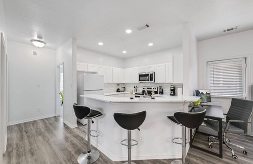 Dallas Apartment | Tranquil 3BR I Free Parking I Workspace