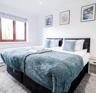 Colyers Apartment | Family-Friendly 3BR Retreat in Bexleyheath - Rated 10/10