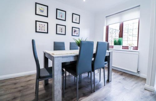 Colyers Apartment | Family-Friendly 3BR Retreat in Bexleyheath - Rated 10/10