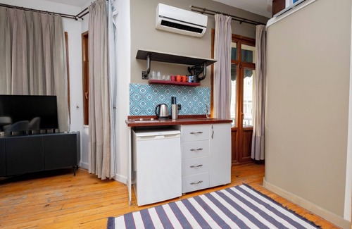 Taksim Apartment | Tranquil 4-bedroom apartment with AC in Istanbul