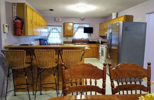 Youngstown House | Serene 4-Bedroom Retreat with Ocean View, Rated 10/10
