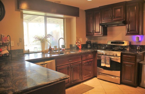 Southridge Village House | Inviting 4BR/3BA Private House with Yard & Spa Amenities