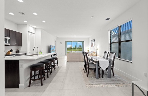 Hunt Club House | Tranquil 5-bedroom house with AC in Westlake