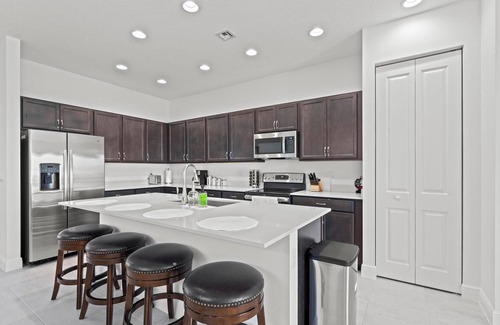 Hunt Club House | Tranquil 5-bedroom house with AC in Westlake