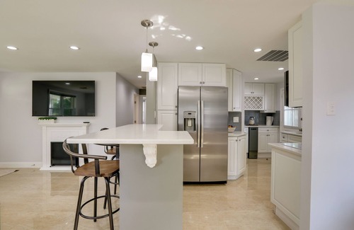 Abington House | Serene Abington Retreat with Kitchen & Pet-Friendly Amenities