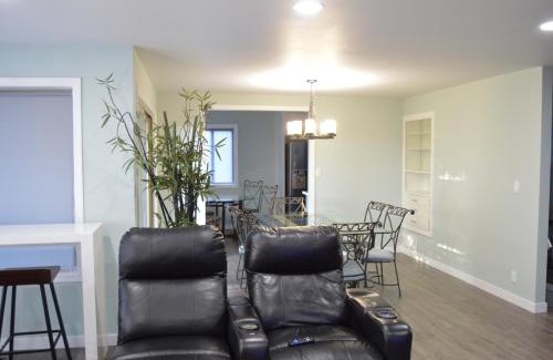 Kenmore Apartment | Modern 3BR Home with Family and Pet-Friendly Amenities