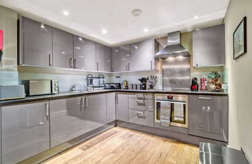 Waterloo Apartment | Comfortable Apartment in Southwark with Family Amenities