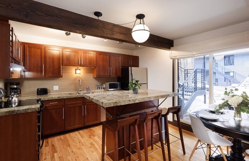 Aspen Condo | Relax at Tranquil Aspen: Pool, Gym & Hot Tub Await