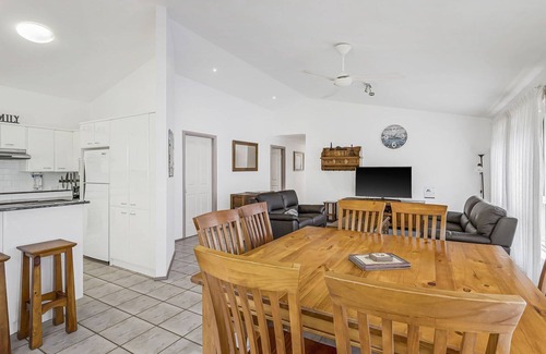 Port Macquarie House | Relaxing Getaway at Hibbard - Breakfast and Family Friendly