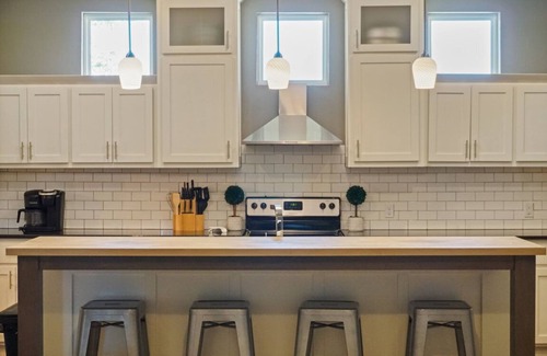 Oklahoma City House | Idyllic Retreat with Kitchen & Spa - Rated 10/10 by Guests