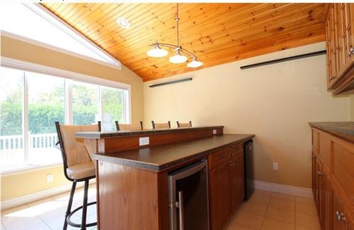 Port Franks House | Peaceful Tranquil Bay Lodge - Steps from Pristine Beach