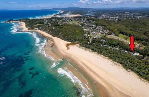Nambucca Heads House | Serene Beach Retreat with Breakfast and Child-Friendly Amenities