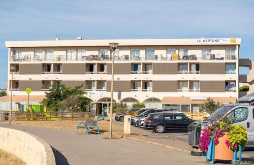 Saint-Pierre-la-Mer Apartment | Serene Beachfront Escape with Kitchen near Saint Pierre La Mer