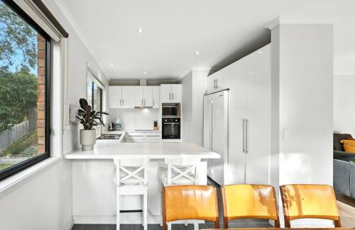 Geilston Bay House | Tranquil Bush Outlook Near City