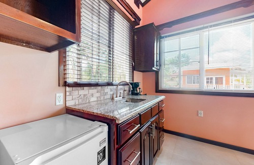 Dangriga Cabin | Elegant Studio Cabana with Pool, Tennis & High-Speed WiFi
