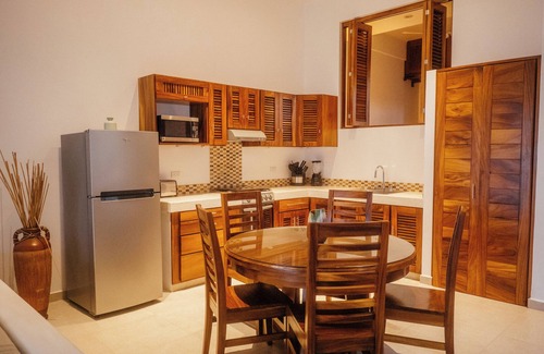 El Faro Apartment | Cozy Cliffside Retreat with Ocean Views and Spa Access